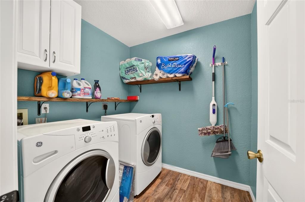 For Sale: $289,900 (3 beds, 2 baths, 1442 Square Feet)