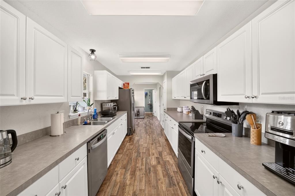 For Sale: $289,900 (3 beds, 2 baths, 1442 Square Feet)