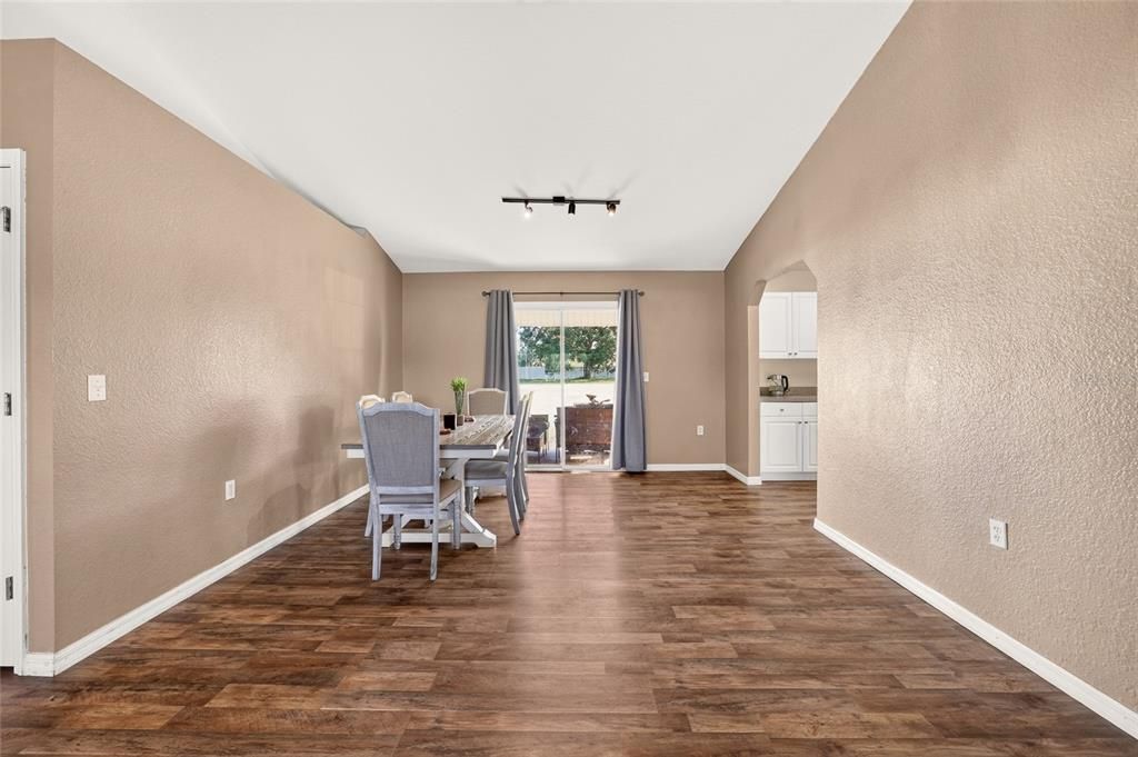 For Sale: $289,900 (3 beds, 2 baths, 1442 Square Feet)