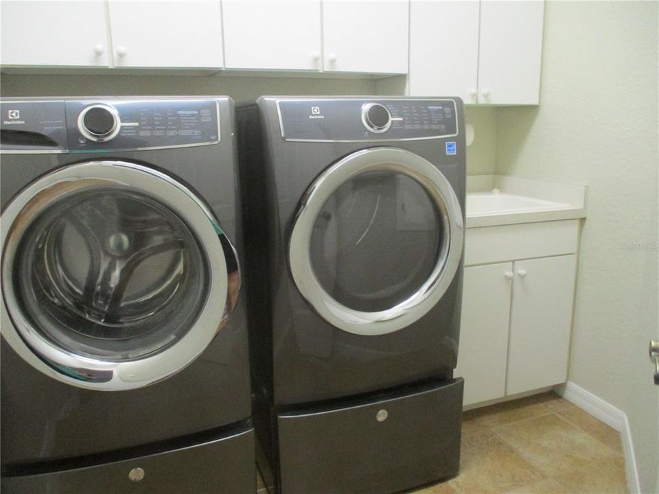 En Renta: $2,500 (3 camas, 2 baños, 2482 Pies cuadrados)