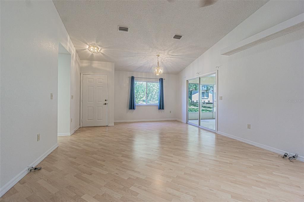 На продажу: $163,000 (2 спален, 2 ванн, 1256 Квадратных фут)