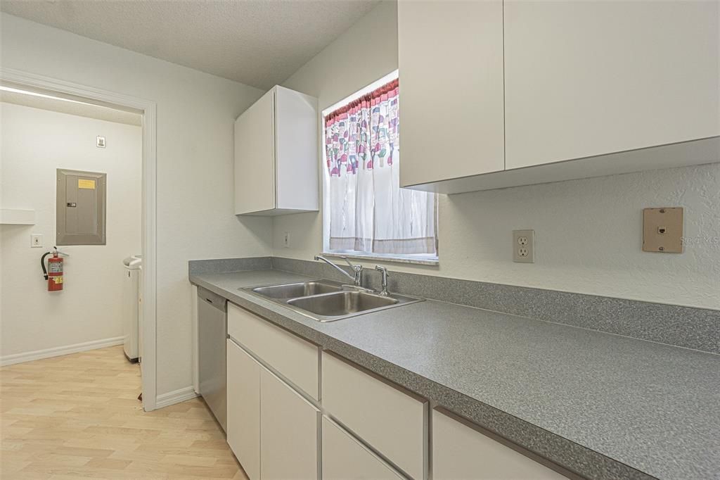 На продажу: $163,000 (2 спален, 2 ванн, 1256 Квадратных фут)