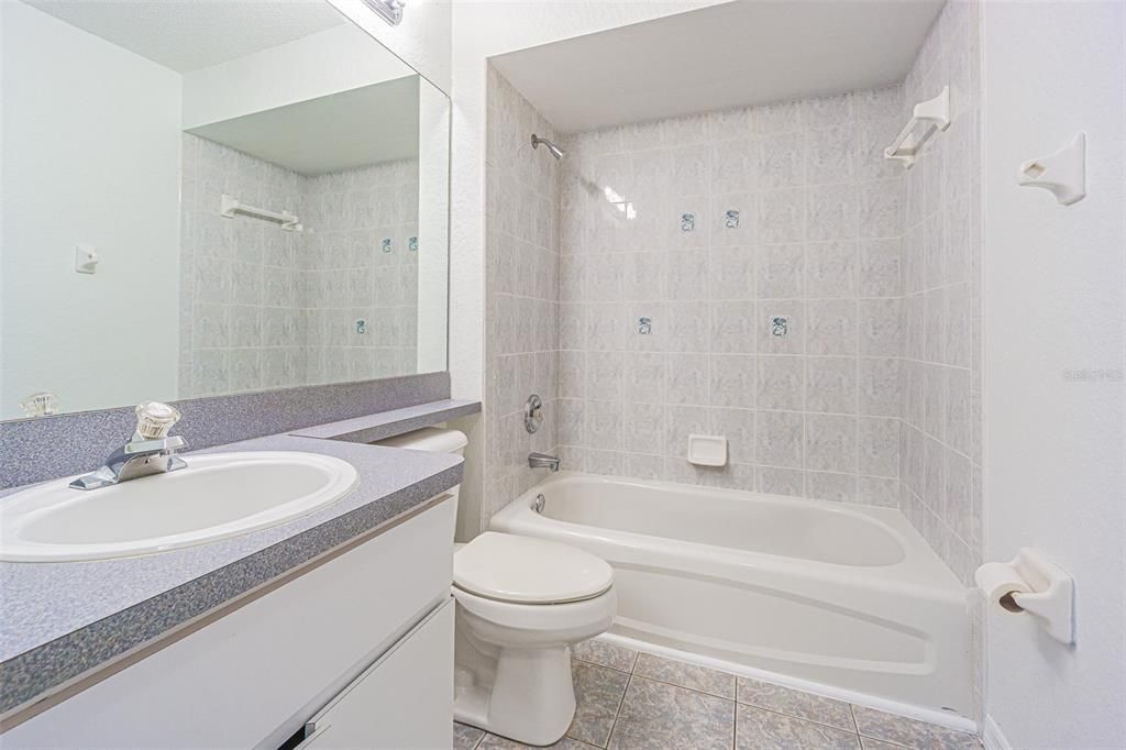 На продажу: $163,000 (2 спален, 2 ванн, 1256 Квадратных фут)