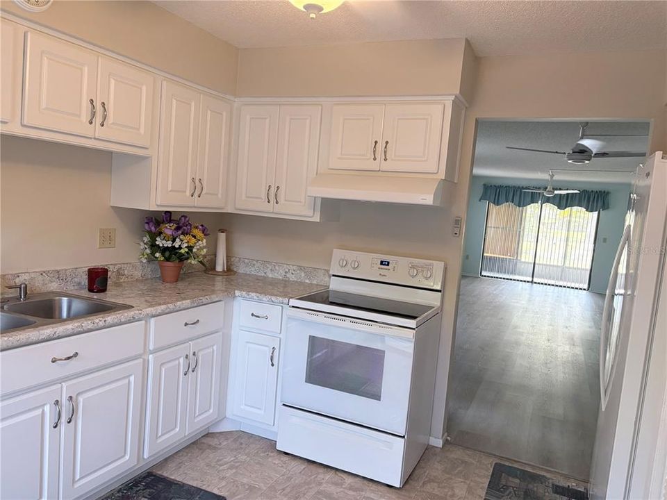 For Sale: $120,000 (2 beds, 2 baths, 1144 Square Feet)