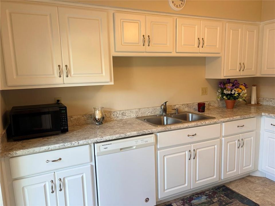 For Sale: $120,000 (2 beds, 2 baths, 1144 Square Feet)