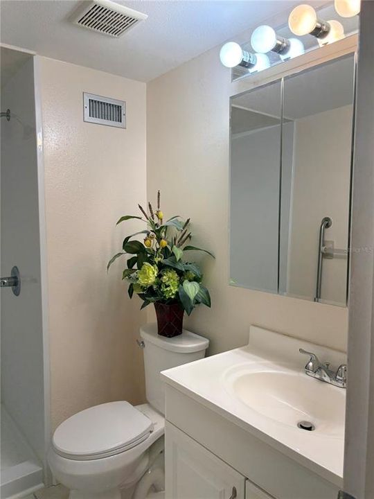 For Sale: $120,000 (2 beds, 2 baths, 1144 Square Feet)