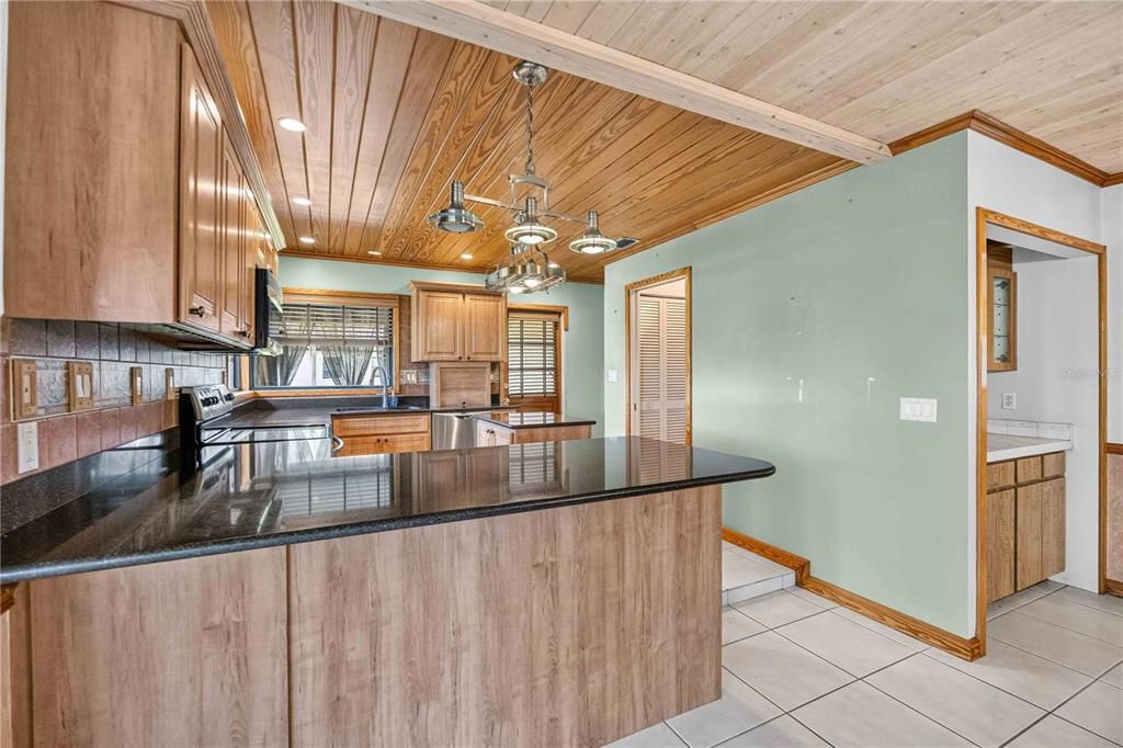 For Sale: $345,000 (3 beds, 2 baths, 1838 Square Feet)
