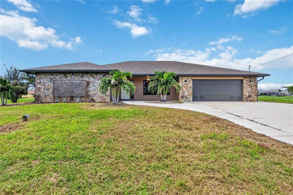 For Sale: $345,000 (3 beds, 2 baths, 1838 Square Feet)