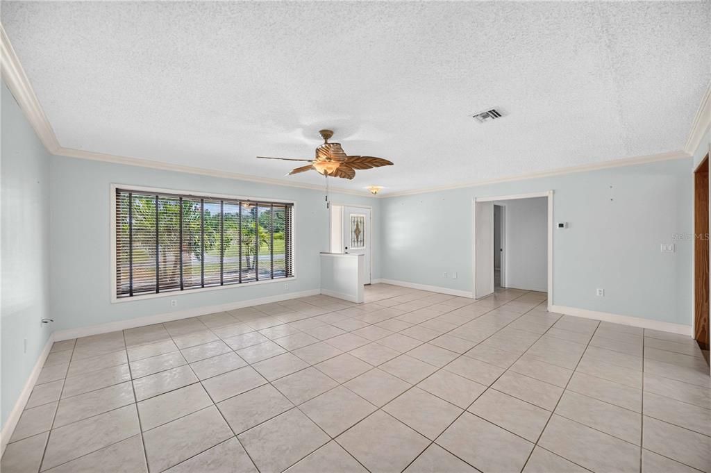 For Sale: $345,000 (3 beds, 2 baths, 1838 Square Feet)