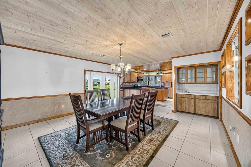For Sale: $345,000 (3 beds, 2 baths, 1838 Square Feet)