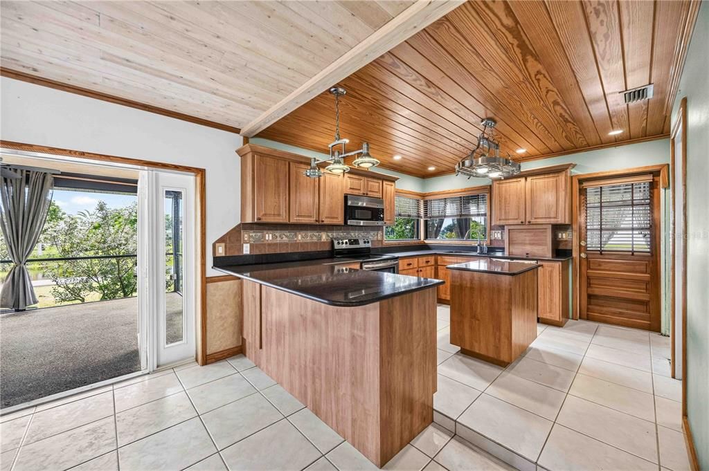 For Sale: $345,000 (3 beds, 2 baths, 1838 Square Feet)