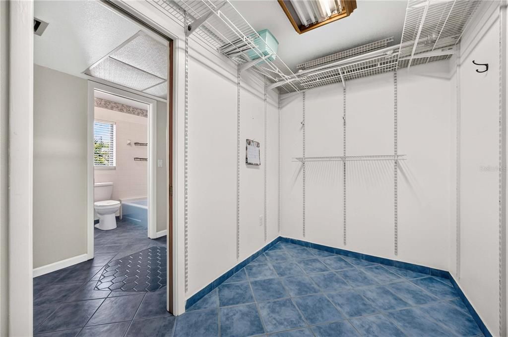 For Sale: $345,000 (3 beds, 2 baths, 1838 Square Feet)