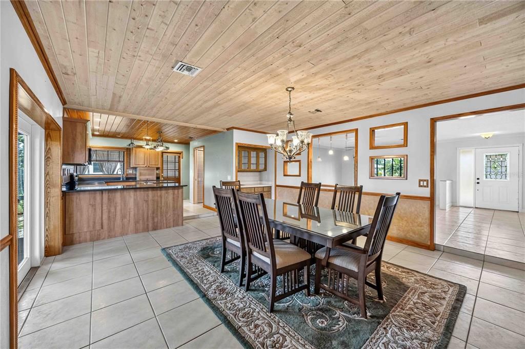 For Sale: $345,000 (3 beds, 2 baths, 1838 Square Feet)