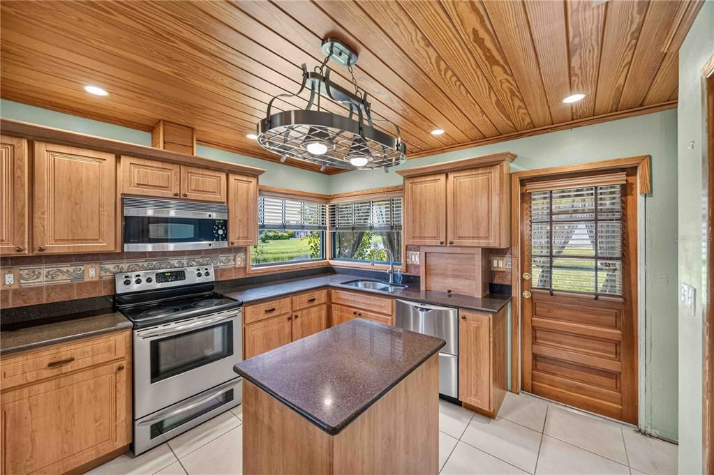 For Sale: $345,000 (3 beds, 2 baths, 1838 Square Feet)