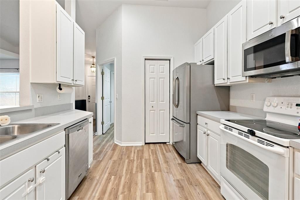 For Sale: $360,000 (4 beds, 2 baths, 1912 Square Feet)