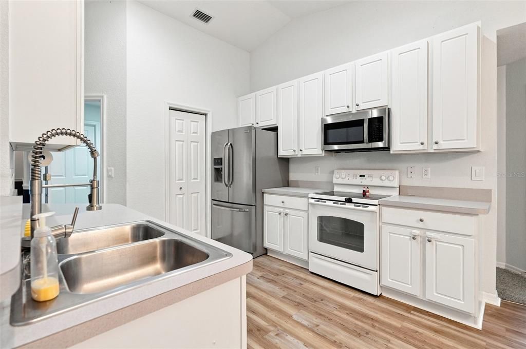 For Sale: $360,000 (4 beds, 2 baths, 1912 Square Feet)
