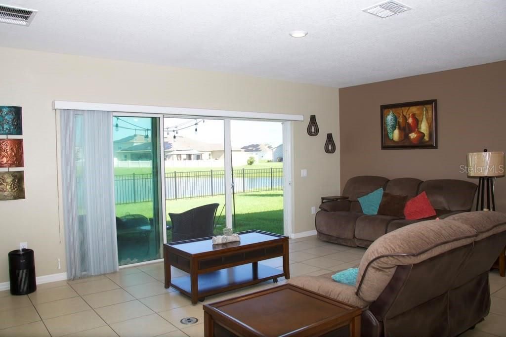 En Venta: $325,000 (3 camas, 2 baños, 1514 Pies cuadrados)