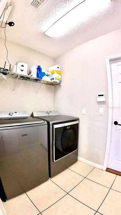 En Venta: $325,000 (3 camas, 2 baños, 1514 Pies cuadrados)
