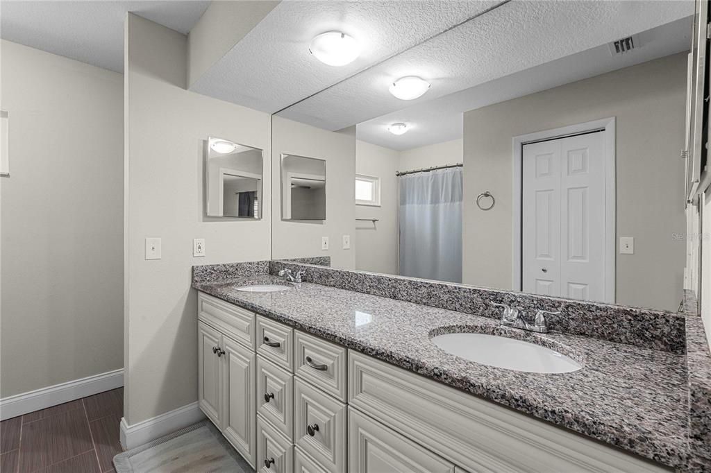 For Sale: $395,000 (3 beds, 2 baths, 1281 Square Feet)