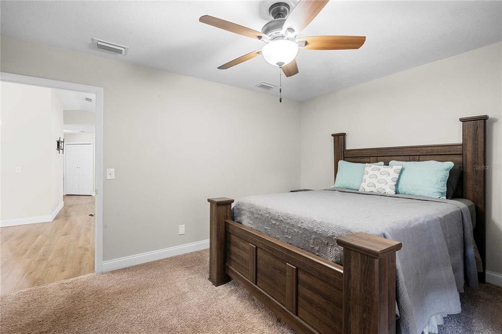For Sale: $395,000 (3 beds, 2 baths, 1281 Square Feet)