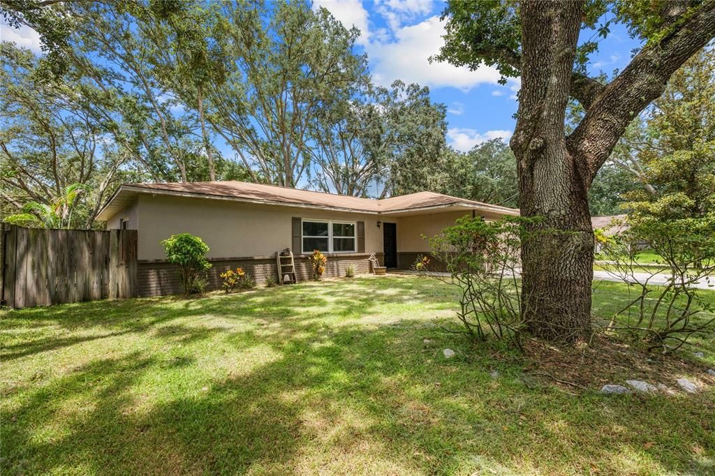 For Sale: $395,000 (3 beds, 2 baths, 1281 Square Feet)