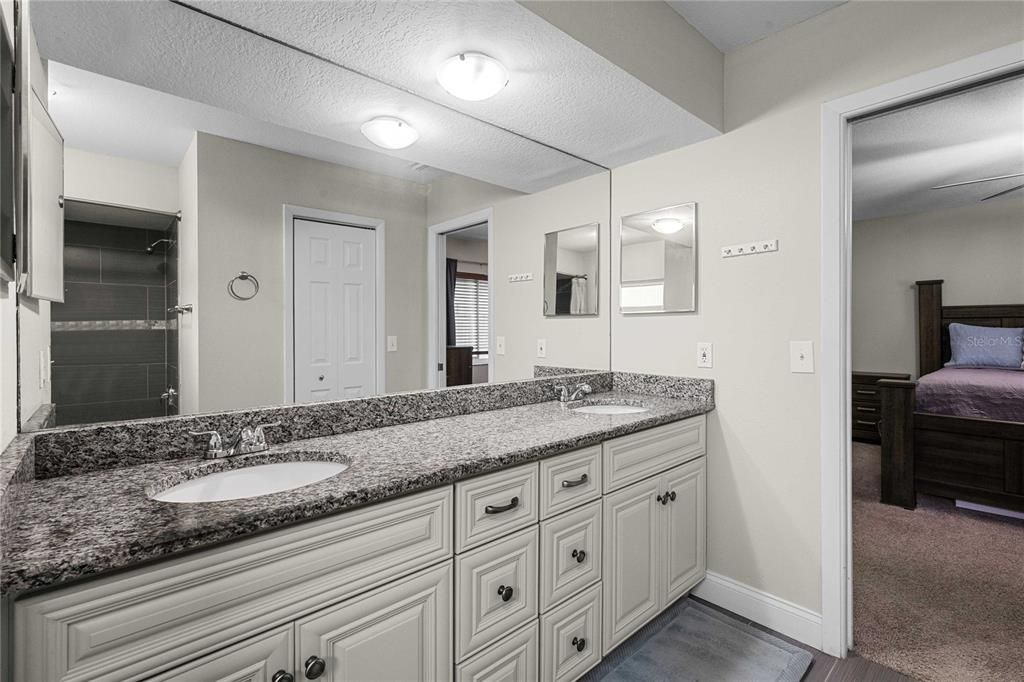 For Sale: $395,000 (3 beds, 2 baths, 1281 Square Feet)