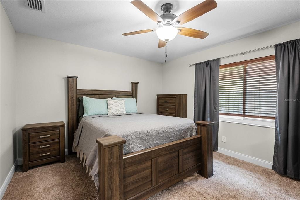For Sale: $395,000 (3 beds, 2 baths, 1281 Square Feet)
