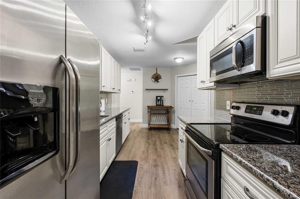 For Sale: $395,000 (3 beds, 2 baths, 1281 Square Feet)