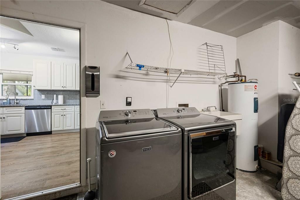 For Sale: $395,000 (3 beds, 2 baths, 1281 Square Feet)