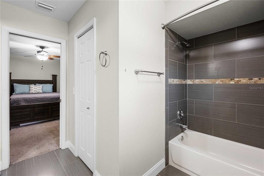 For Sale: $395,000 (3 beds, 2 baths, 1281 Square Feet)