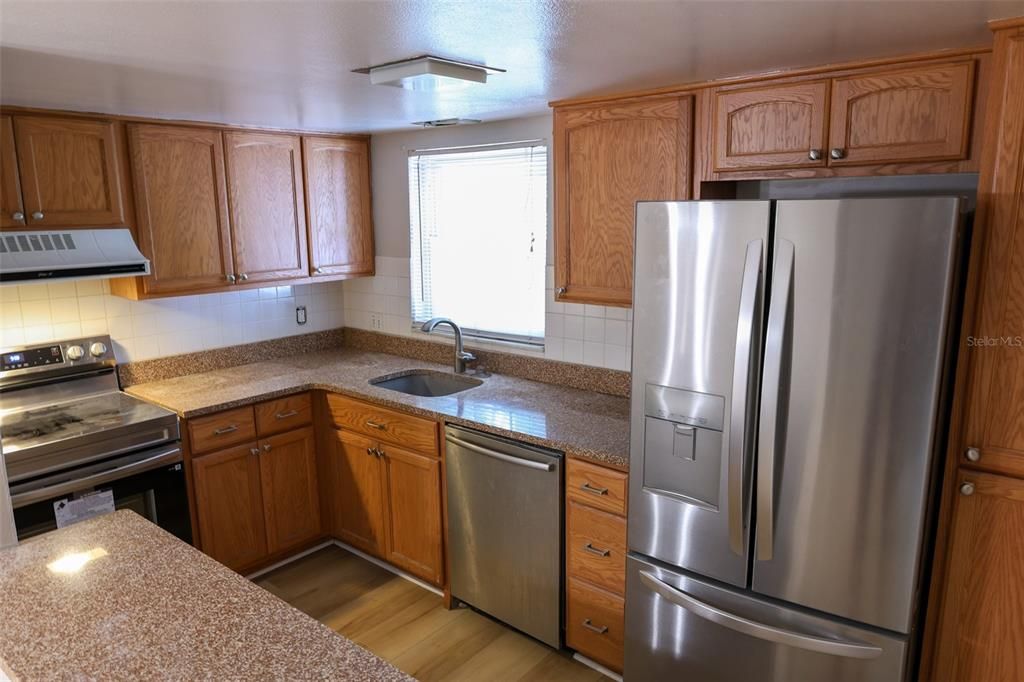 For Rent: $1,750 (2 beds, 2 baths, 940 Square Feet)