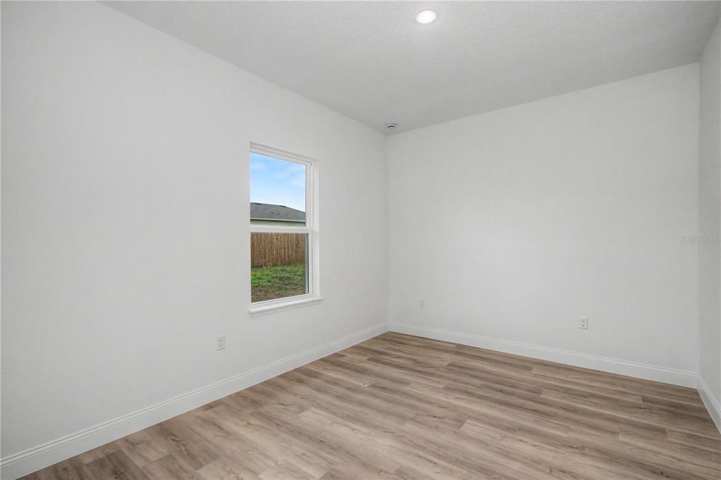 For Rent: $2,100 (4 beds, 2 baths, 1816 Square Feet)