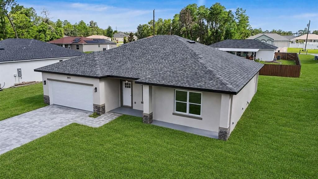 For Rent: $2,100 (4 beds, 2 baths, 1816 Square Feet)