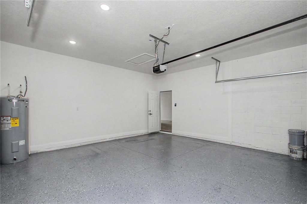 For Rent: $2,100 (4 beds, 2 baths, 1816 Square Feet)
