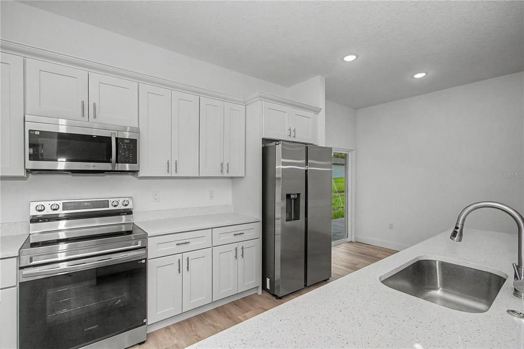 For Rent: $2,100 (4 beds, 2 baths, 1816 Square Feet)
