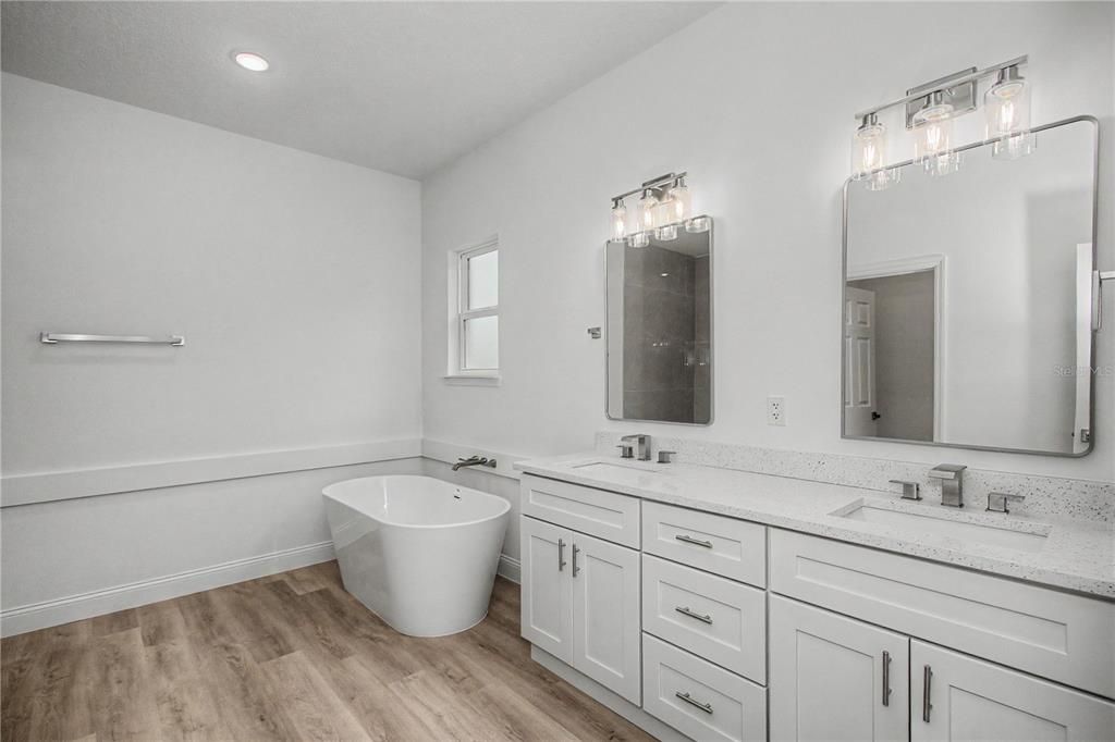For Rent: $2,100 (4 beds, 2 baths, 1816 Square Feet)