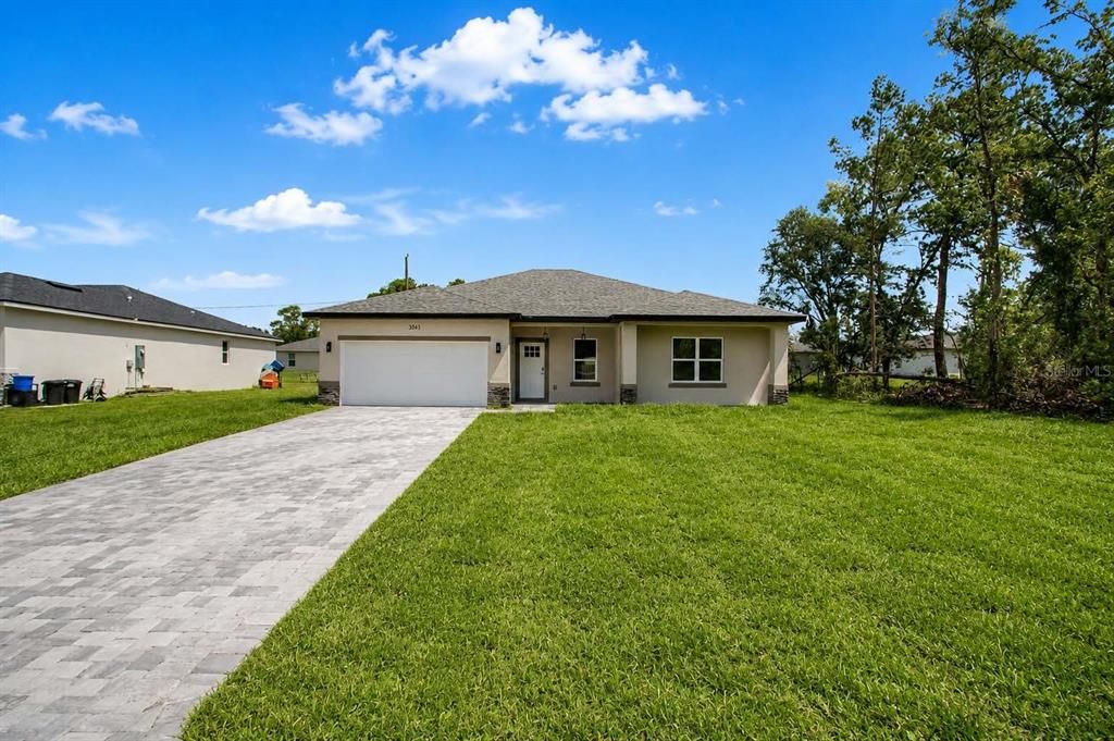 For Rent: $2,100 (4 beds, 2 baths, 1816 Square Feet)