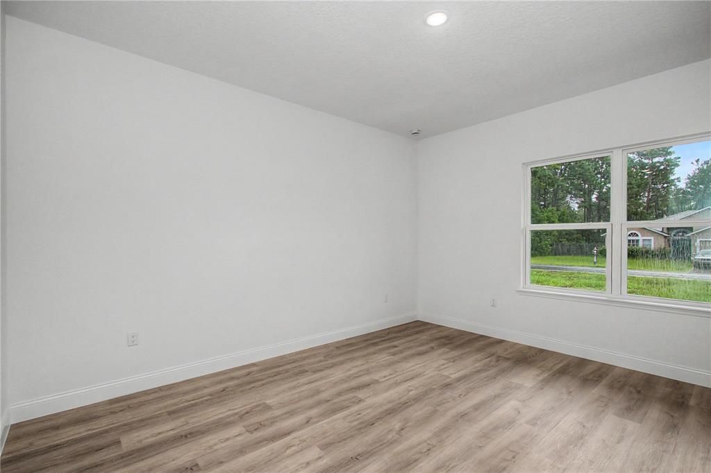 For Rent: $2,100 (4 beds, 2 baths, 1816 Square Feet)