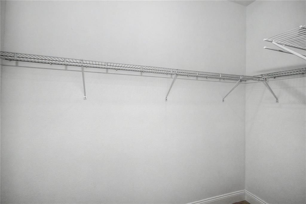 For Rent: $2,100 (4 beds, 2 baths, 1816 Square Feet)