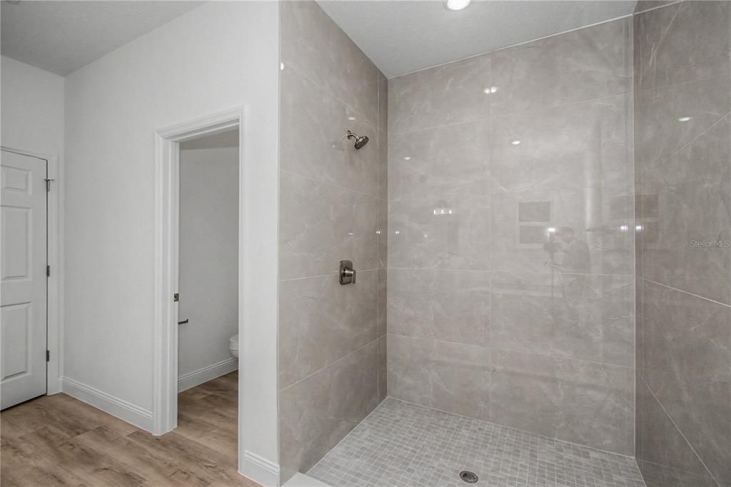 For Rent: $2,100 (4 beds, 2 baths, 1816 Square Feet)