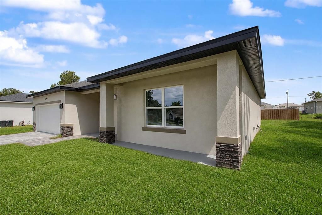 For Rent: $2,100 (4 beds, 2 baths, 1816 Square Feet)