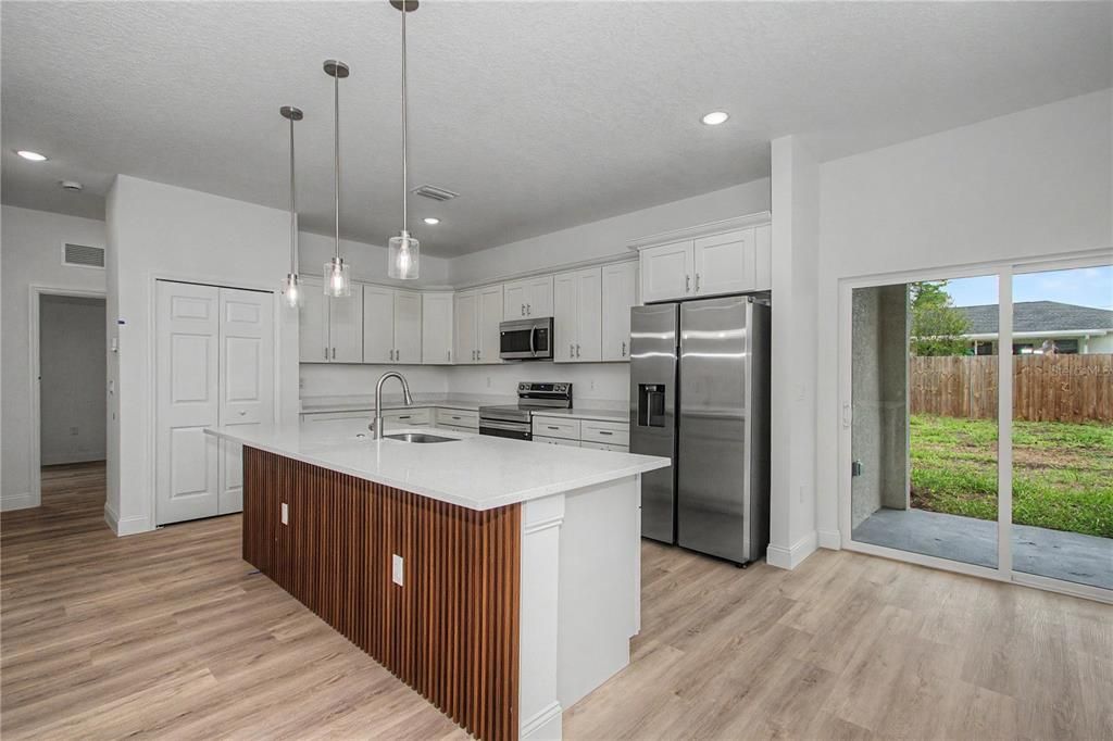For Rent: $2,100 (4 beds, 2 baths, 1816 Square Feet)