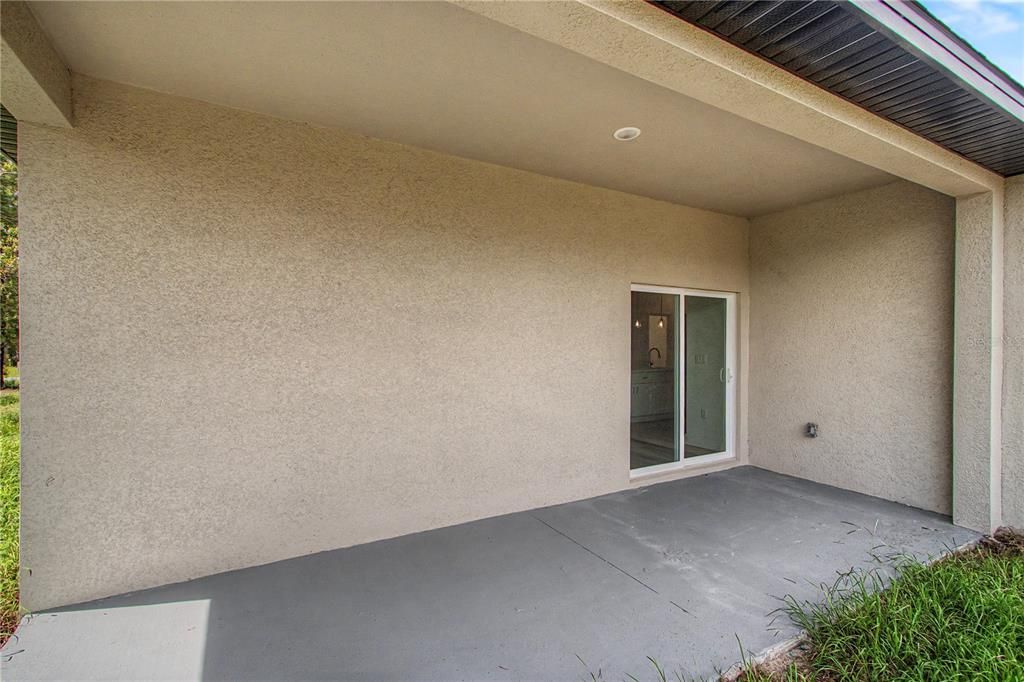 For Rent: $2,100 (4 beds, 2 baths, 1816 Square Feet)