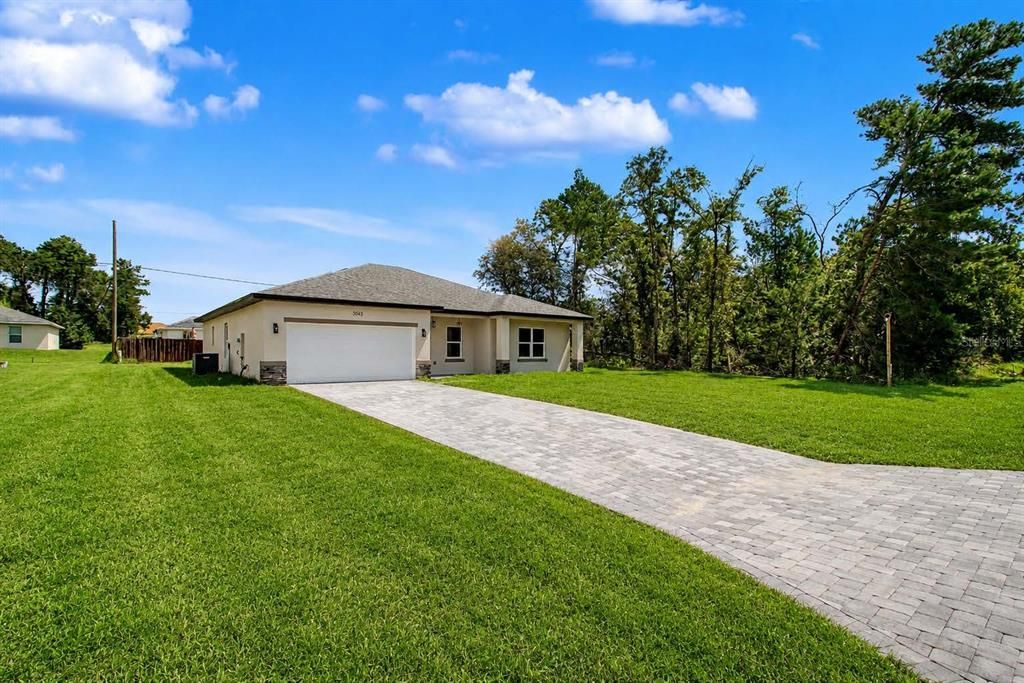 For Rent: $2,100 (4 beds, 2 baths, 1816 Square Feet)