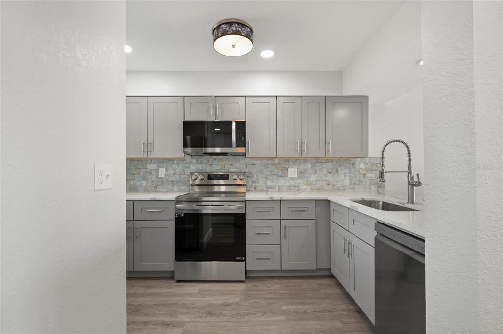 For Sale: $475,000 (2 beds, 2 baths, 1222 Square Feet)