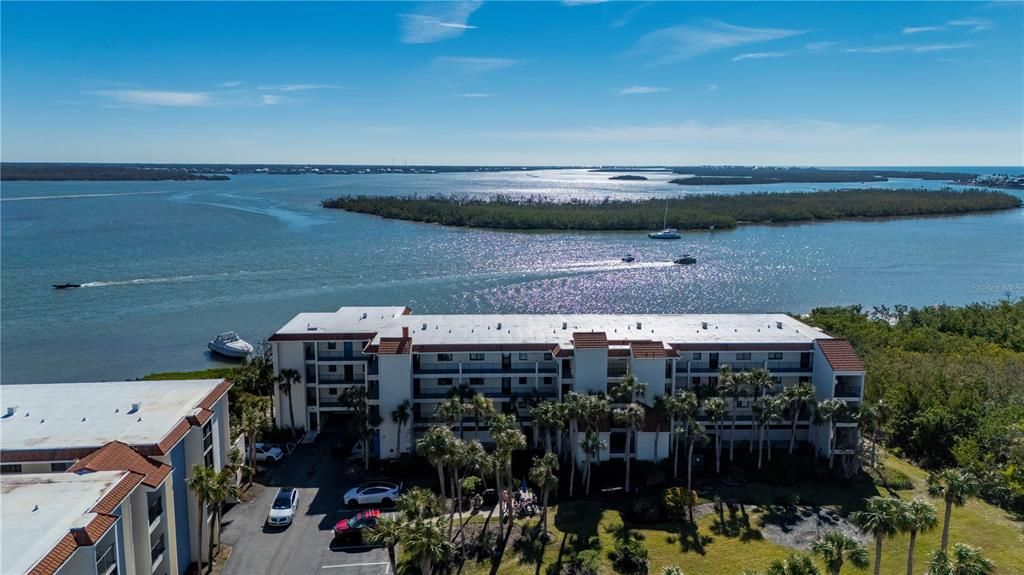For Sale: $475,000 (2 beds, 2 baths, 1222 Square Feet)
