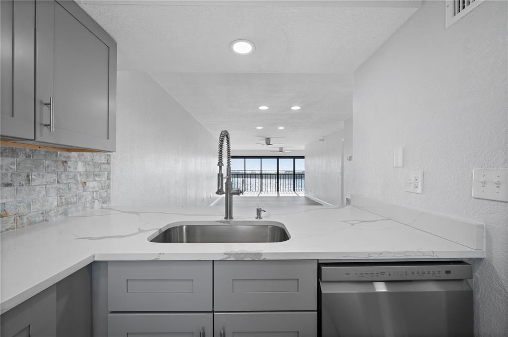 For Sale: $475,000 (2 beds, 2 baths, 1222 Square Feet)