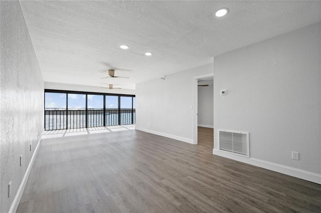 For Sale: $475,000 (2 beds, 2 baths, 1222 Square Feet)