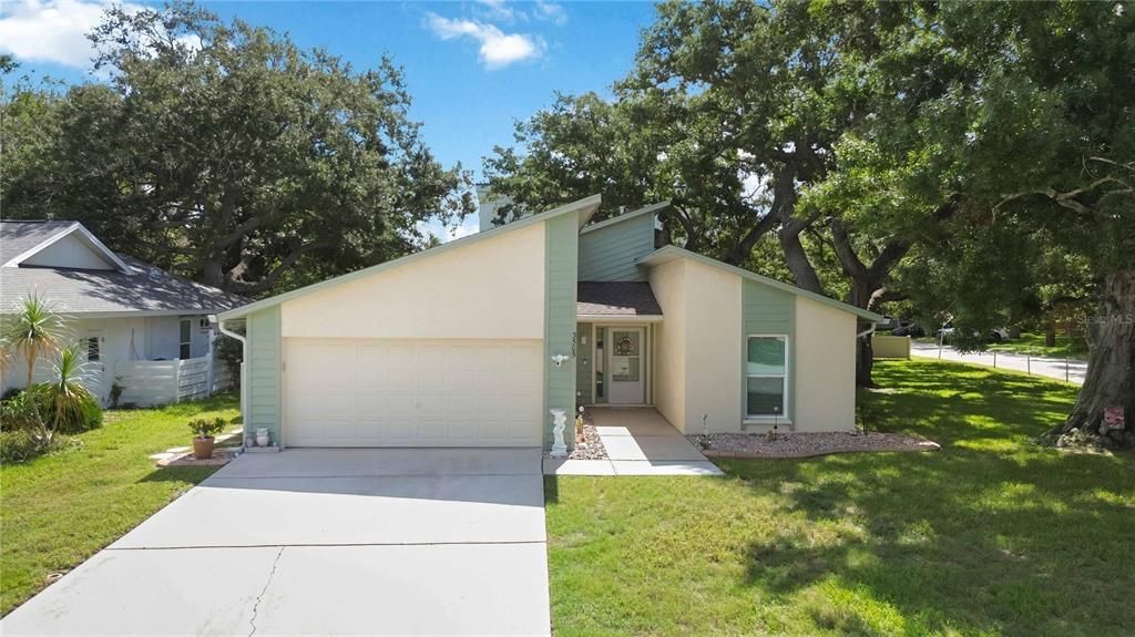 For Sale: $429,999 (2 beds, 2 baths, 1499 Square Feet)