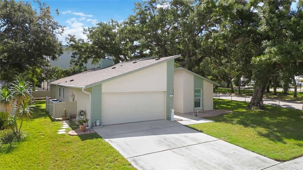 For Sale: $429,999 (2 beds, 2 baths, 1499 Square Feet)